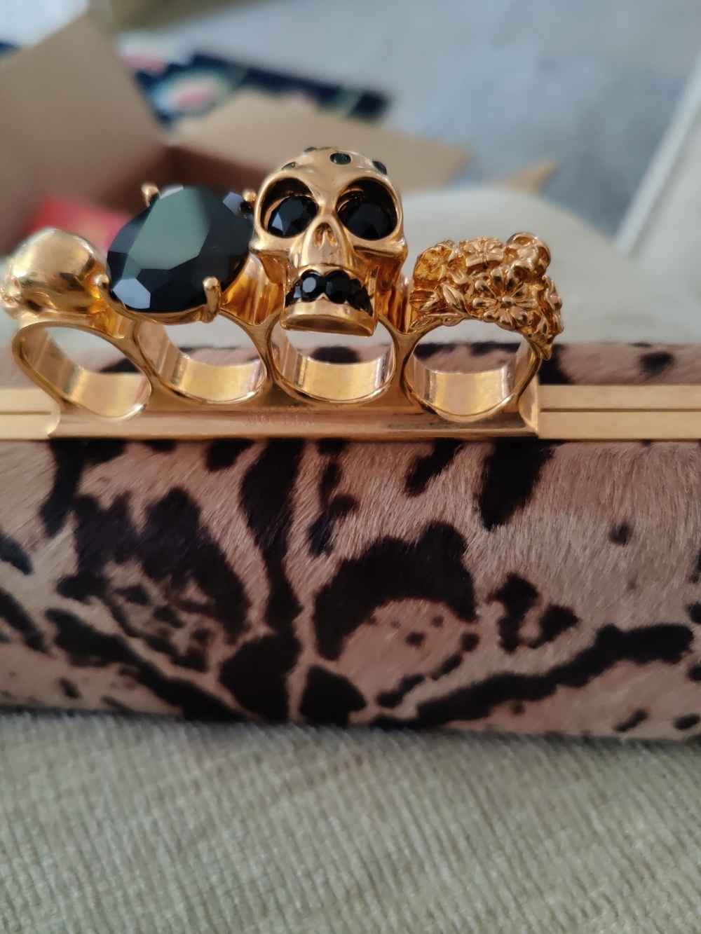 (Vintage 2013) Alexander McQueen Knuckle Box Clutch Pony Hair - Picture 4 of 14